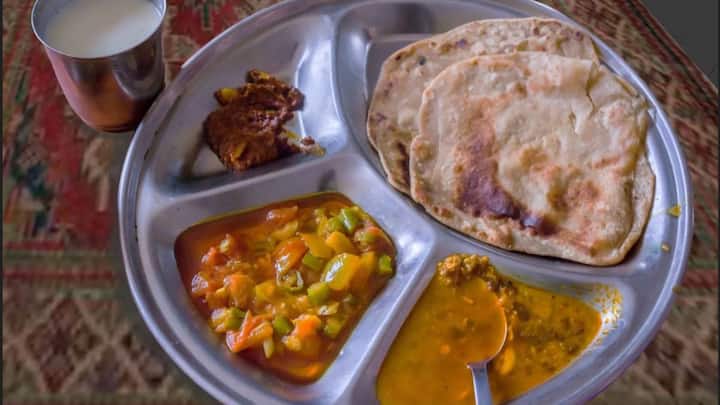 सचखंड एक्सप्रेस अमृतसर के श्री हरमंदिर साहव और नांदेड़ के श्री हजूर साहब को जोड़ती है. सिख धर्म के10वें गुरु गोविंद सिंह का नांदेड़ में निधन हो गया था. इसी वजह से यह जगह बहुत मायने रखती है.