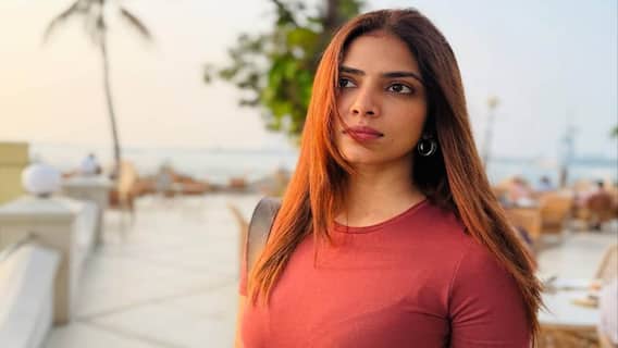 Malavika Mohanan: లోక్ ట్రైన్‌లో ముద్దు అడిగాడు - మాళవికా మోహనన్‌కు చేదు అనుభవం
