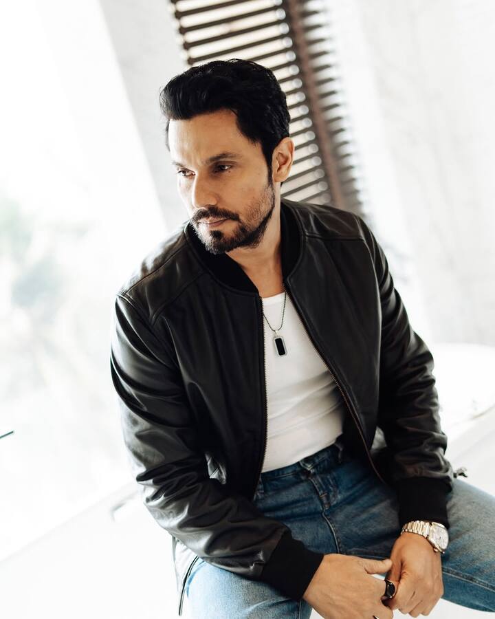 रणदीप ने बताया कि, “ फिल्म 35-40% शूटिंग हो गई थी. इसके लिए भी हमने कड़ी मेहनत की थी. लेकिन इसी बीच अक्षय कुमार की ‘केसरी’ आ गई. वो फिल्म सुपरहिट रही. फिर सारागढ़ी कभी रिलीज ही नहीं हो पाई.”