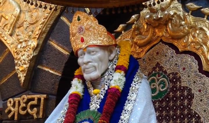 या मुकुटाची किंमत ६८ लाख रुपये असून आत साईबाबा संस्थानकडे सुवर्ण मुकुटांची संख्या 28 वर पोहचली आहे.