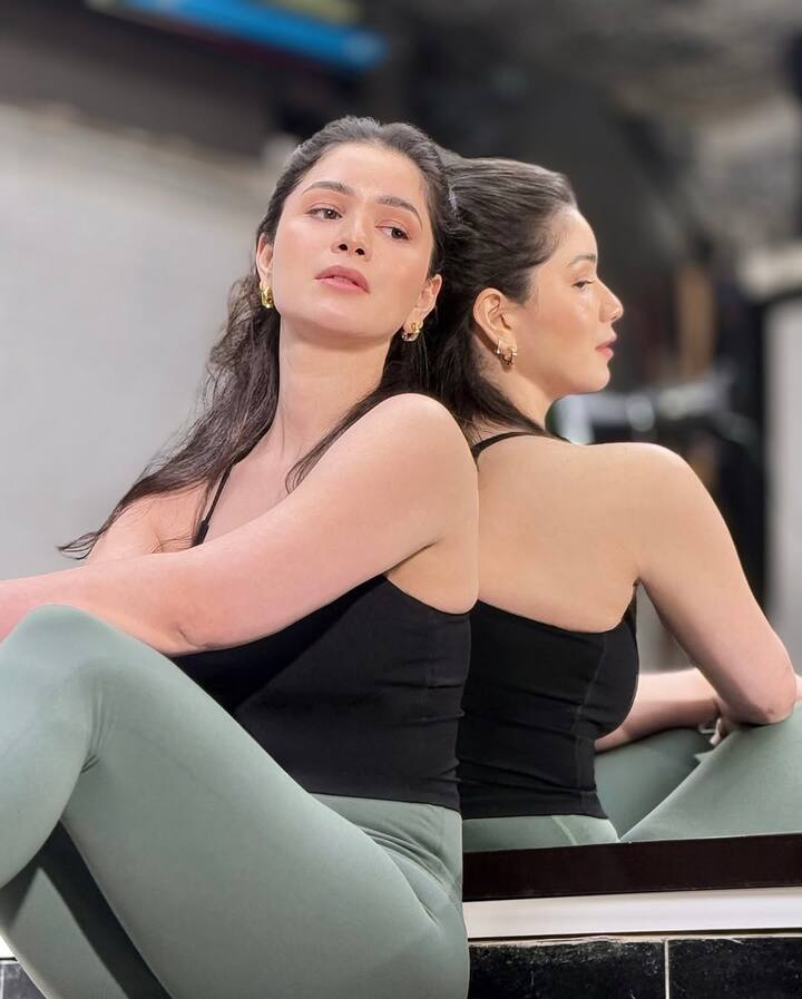 अवनीत और शुभमन को एकसाथ उनके दोस्तों के साथ वेकेशन एंजॉय करते हुए भी देखा गया था. इस दौरान उनकी फोटो सोशल मीडिया पर खूब वायरल हुई थी.