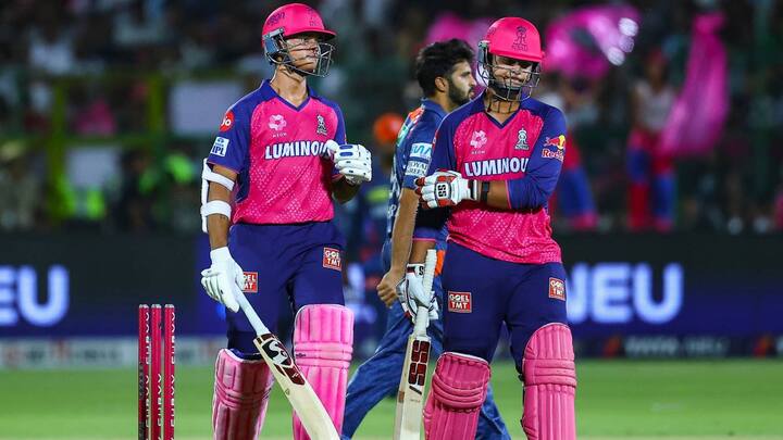 वैभव के बचपन के कोच मनीष ओझा ने इसको लेकर अहम जानकारी दी. टाइम्स ऑफ इंडिया की खबर के मुताबिक मनीष ओझा ने बताया कि वैभव के मटन खाने पर रोक लगा दी गई है.