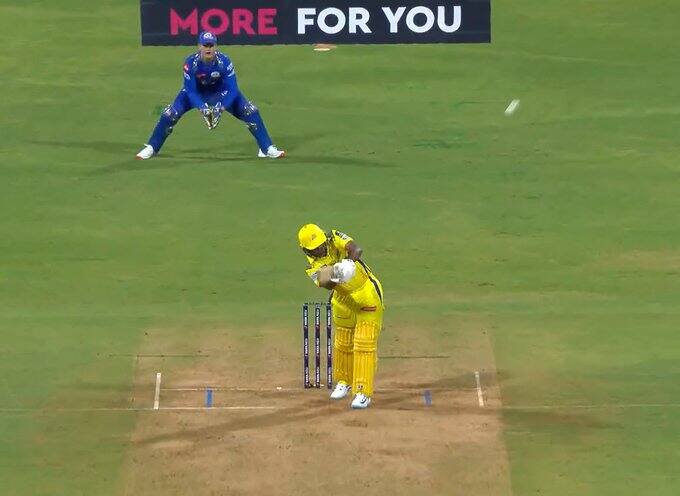 पण यानंतर आयुष म्हात्रे मैदानावर आला आणि त्याने धमाकेदार कामगिरी केली.