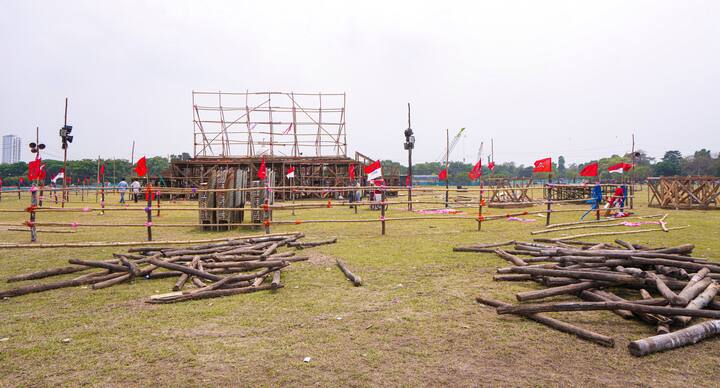 শিয়ালদা, হাওড়া স্টেশন, পার্ক সার্কাস-সহ কলকাতার বিভিন্ন প্রান্ত থেকে ব্রিগেডে আসবে মিছিল। রাজ্যের বিভিন্ন প্রান্ত থেকে ইতিমধ্যেই বাম কর্মী-সমর্থকরা ব্রিগেডে আসতে শুরু করেছেন। উত্তরবঙ্গ থেকে অনেকে গতকাল রাতেই পৌঁছে গেছেন কলকাতায়। 