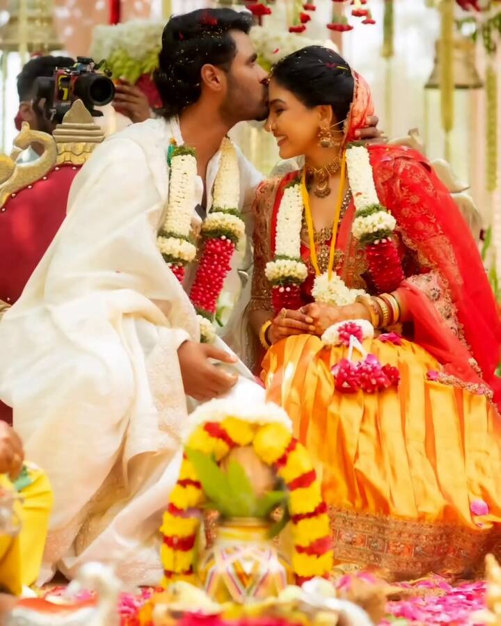விஜய் டிவியில் கமல்ஹாசன் தொகுத்து வழங்கிய, பிக்பாஸ் சீசன் 5 நிகழ்ச்சியில் போட்டியாளராக கலந்து கொண்டவர் தான் பவானி ரெட்டி.தன்னுடைய கணவர் பிரதீப் மரணத்தின் சோகத்தில் இருந்து மீண்டு, வேறு ஒருவரை திருமணம் செய்து கொள்ள முடிவு செய்தார்.