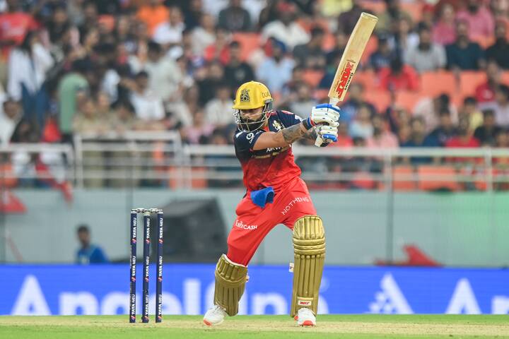 कोहली ने पंजाब के खिलाफ 54 गेंदों में नाबाद 73 रनों की पारी खेली. जिसकी वजह से उनकी टीम यह मैच सात विकेटों से जीत गई.