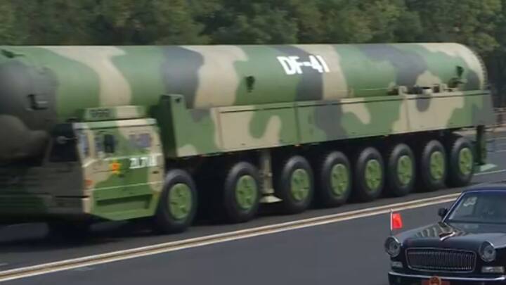 DF-41 चीन की सबसे आधुनिक और लंबी दूरी की रोड मोबाइल ICBM है, जिसकी रेंज 12,000 से 15,000 किमी तक है. यह 10 तक MIRV वारहेड ले जाने में सक्षम है और इसका उद्देश्य अमेरिकी ठिकानों तक पहुंच बनाना है.