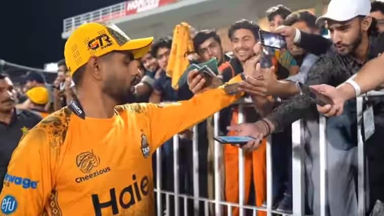 PSL 2025: પીએસએલ જોઇ રહેલા દર્શકે સ્ટેડિયમમાં કર્યું કંઇક આવું, વાયરલ થઇ ગયો વીડિયો PSL 2025 Video Viral News psl fans watching in pakistan ipl 2025 live streaming on mobile video goes viral PSL 2025: પીએસએલ જોઇ રહેલા દર્શકે સ્ટેડિયમમાં કર્યું કંઇક આવું, વાયરલ થઇ ગયો વીડિયો