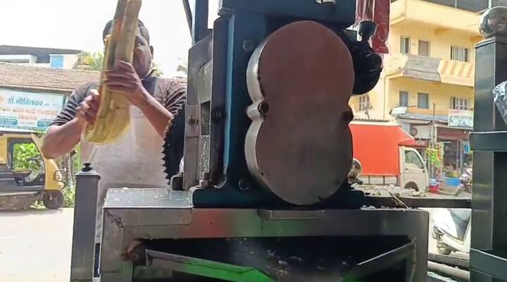 सिंधुदुर्गात आज काही भागात हलक्या पावसाचा अंदाज आहे.रायगड जिल्ह्यात उष्णतेचा पारा 40 अंश डिग्री सेल्सिअसच्या वर गेलाय.