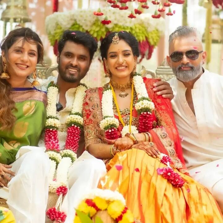 பிக்பாஸ் வீட்டின் உள்ளே இருக்கும் போது அமீரின் காதலை பாவனி ஏற்றுக்கொள்ள மறுத்தார். அதே போல் பாவனி... வீட்டிலும் அமீரை காதலிக்க கூடாது என கூறினர்.