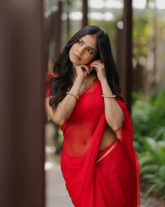 'साऊथ इंडस्ट्रीत अभिनेत्रींच्या बेंबीबद्दल..', ट्रोलिंग होताच मालविका मोहनन सांगितली हकिकत