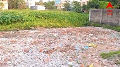 আবর্জনায় ঢেকেছে মুখ, পুকুর ভরাটের অভিযোগ দক্ষিণ দমদমে