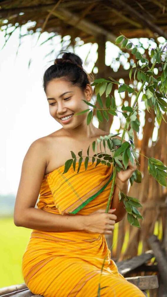 असम की लड़कियां कौन-सी ट्रेडिशनल ड्रेस पहनती हैं?