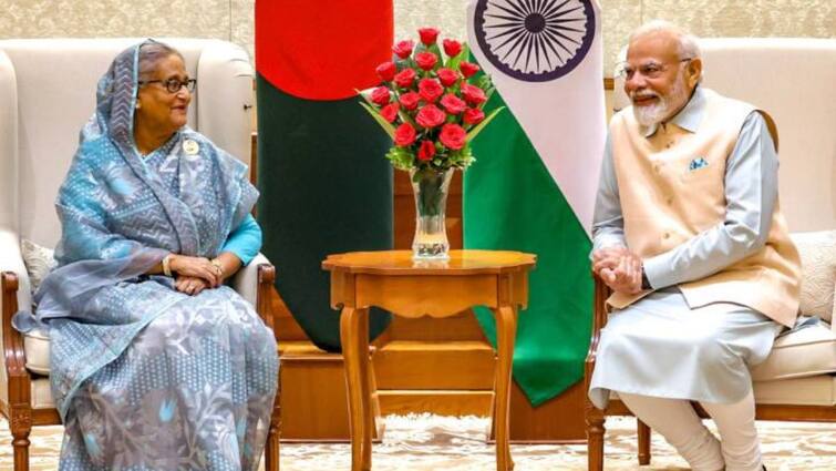 Bangladesh Police Seek Interpol For Arrest Sheikh Hasina Including 11 Others இண்டர்போலிடம் சென்ற வங்கதேச போலீஸ்: இந்தியாவில் இருக்கும் ஷேக் ஹசீனாவை கைது செய்யுங்கள்!