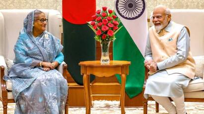 Bangladesh Police Seek Interpol For Arrest Sheikh Hasina Including 11 Others இண்டர்போலிடம் சென்ற வங்கதேச போலீஸ்: இந்தியாவில் இருக்கும் ஷேக் ஹசீனாவை கைது செய்யுங்கள்!