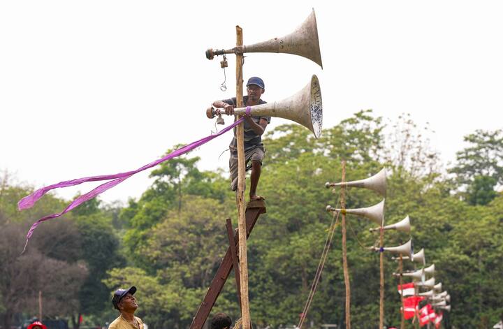 এবারের ব্রিগেড সমাবেশে বক্তার তালিকায় নাম রয়েছে, CITU-র সাধারণ সম্পাদক অনাদি সাহু। খেতমজুর ইউনিয়নের রাজ্য সম্পাদক নিরাপদ সর্দার। হুগলি জেলার খেতমজুর ইউনিয়নের নেত্রী বন্যা টুডু। কৃষক আন্দোলনের নেতা অমল হালদার। এছাড়াও অন্যান্য বারের মতো পরিচিত মুখের মধ্যে থাকছেন সিপিএম-র রাজ্য সম্পাদক মহম্মদ সেলিম।