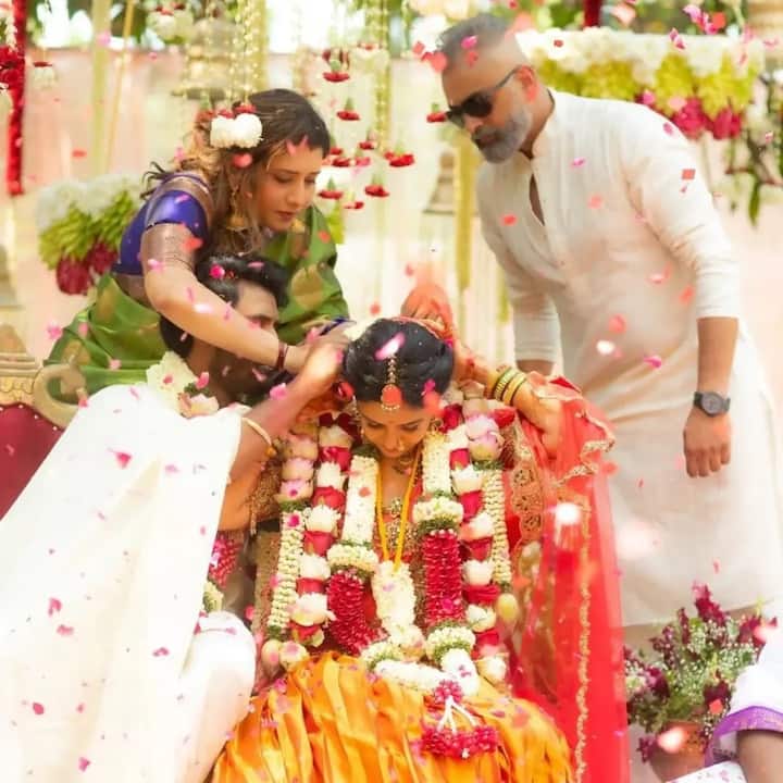 ஆனால் பிக்பாஸ் ஜோடி சீசன் 2 நிகழ்ச்சியில் அமீர் - பாவனி ஜோடி டான்ஸ் ஆடியபோது... அமீர் மீது காதல் வயப்பட்டார் பாவனி. பின்னர் பாவனி வீட்டிலும் இந்த காதலை ஏற்று கொண்ட நிலையில், சுமார் 3 வருடங்கள் இருவரும் லிங்க் ரிலேஷிப் முறையில் வாழ்ந்து வந்தனர்.