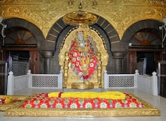 आंध्र प्रदेशमधील साई भक्ताकडून शिर्डीत सोन्याचा मुकुट दान; किंमत ऐकून थक्क व्हाल, पाहा खास PHOTOS