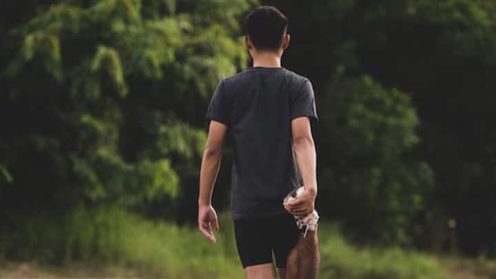 শরীরচর্চার কথা উঠলেই জিমে গিয়ে কসরত বা সকাল সকাল হাঁটা, দৌড়নোর কথা মাথায় আসে আমাদের।