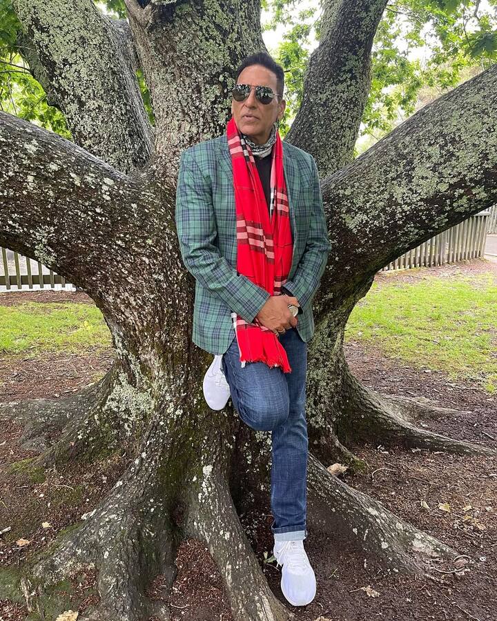 मुकेश ने एक इंटरव्यू के दौरान बताया कि ‘जब मुझे पहली बार पता चला कि धर्मेंद्र सेट्स पर आ चुके हैं तो मैं उनसे मिलने ही नहीं गया.’