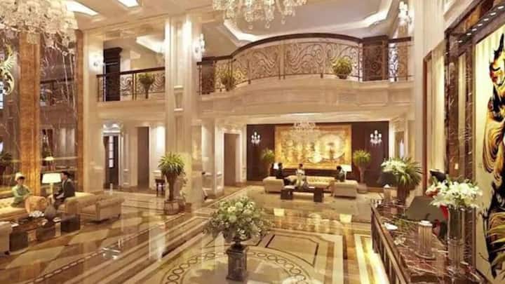 एंटीलिया की 27वीं मंजिल से उनको अरब सागर का शानदार नजारा और मुंबई की नमी और प्रदूषण से मुक्ति मिलती है.