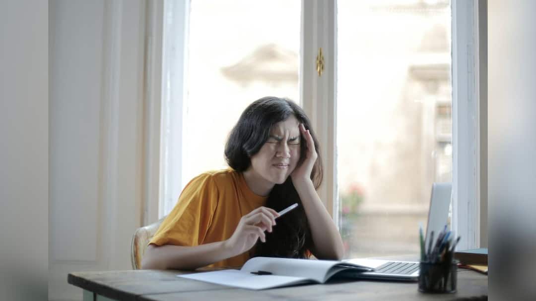 Is It A Migraine Or A Regular Headache? How To Tell The Difference Is It A Migraine Or A Regular Headache? How To Tell The Difference