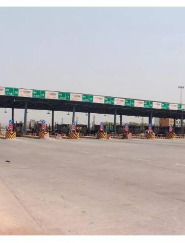 ਨਵੀਂ ਪ੍ਰਣਾਲੀ ਦੇ ਨਾਲ, ਹੁਣ ਵਾਹਨ ANPR ਕੈਮਰਿਆਂ ਅਤੇ ਫਾਸਟੈਗ ਰੀਡਰਾਂ ਰਾਹੀਂ ਪਛਾਣ ਦੇ ਆਧਾਰ 'ਤੇ ਆਪਣੇ ਆਪ ਚਾਰਜ ਕੀਤਾ ਜਾਵੇਗਾ, ਜਿਸ ਨਾਲ ਟੋਲ ਪਲਾਜ਼ਾ 'ਤੇ ਰੁਕਣ ਦੀ ਜ਼ਰੂਰਤ ਖਤਮ ਹੋ ਜਾਵੇਗੀ। ਮੰਤਰਾਲੇ ਨੇ ਕਿਹਾ ਕਿ ਉਲੰਘਣਾ ਕਰਨ ਵਾਲਿਆਂ ਵਿਰੁੱਧ ਕਾਰਵਾਈ ਕੀਤੀ ਜਾ ਸਕਦੀ ਹੈ। ਬਿਆਨ ਵਿੱਚ ਇਹ ਵੀ ਚੇਤਾਵਨੀ ਦਿੱਤੀ ਗਈ ਹੈ ਕਿ ਪਾਲਣਾ ਨਾ ਕਰਨ 'ਤੇ ਈ-ਨੋਟਿਸ ਜਾਰੀ ਕੀਤੇ ਜਾਣਗੇ...