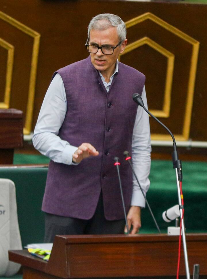 इसके साथ ही उन्होंने कहा कि आज अगर कोई सुप्रीम कोर्ट जाए तो उसको सियासी रंग नहीं दिया जाना चाहिए. कोर्ट और लेजिसलेचर (विधायिका) का का अपना अधिकार क्षेत्र है.