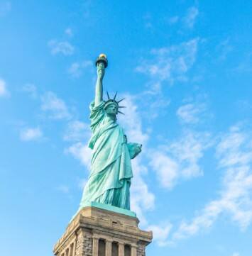 ਵਿਦਿਆਰਥੀਆਂ ਦਾ ਕਹਿਣਾ ਹੈ ਕਿ ਵੀਜ਼ਾ ਰੱਦ ਹੋਣ ਕਾਰਨ ਹੁਣ ਉਹ ਨਾ ਤਾਂ ਅਮਰੀਕਾ ਵਿੱਚ ਕਾਨੂੰਨੀ ਤੌਰ 'ਤੇ ਰਹਿ ਸਕਦੇ ਹਨ ਅਤੇ ਨਾ ਹੀ ਆਪਣੀ ਪੜ੍ਹਾਈ ਜਾਰੀ ਰੱਖ ਸਕਦੇ ਹਨ।