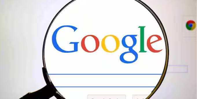 ગૂગલના મોનોપૉલી મામલામાં મોટો ઝટકો લાગ્યો છે. વોશિંગ્ટનની એક કોર્ટે ગૂગલ સામેના આરોપોને યોગ્ય માન્યા હતા અને જેમાં તેના પર આરોપ લગાવ્યો છે કે તે જાહેરાતની ટેકનોલોજીના બજાર પર સંપૂર્ણ કબજો કરવાનો આરોપ છે. આ ચુકાદા પછી અમેરિકાના ઘણા રાજ્યોની સરકારો અને સંઘીય સરકારે ગૂગલ વિરુદ્ધ એન્ટિ-ટ્રસ્ટ કાયદાઓનું ઉલ્લંઘન કરવા બદલ અનેક કેસ દાખલ કર્યા છે.