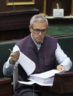 CM उमर अब्दुल्ला से निशिकांत दुबे पर सवाल, जवाब में इंदिरा गांधी के लगाए इमरजेंसी का किया जिक्र