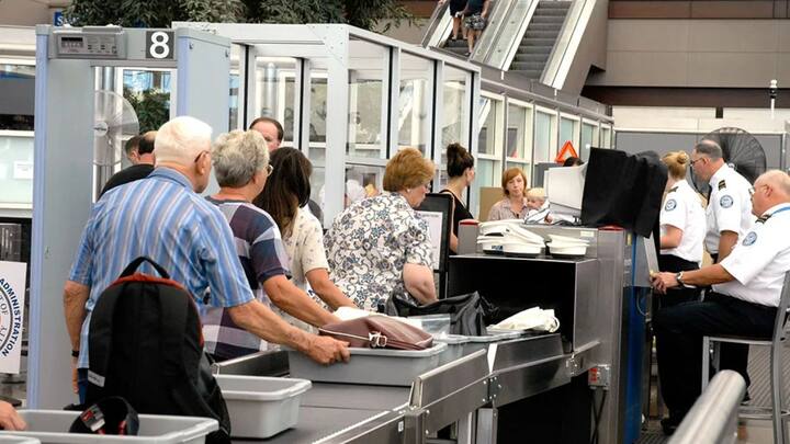 वहीं दूसरी कैटेगरी में जिन लोगों को अपनी गाड़ी से एयर साइट तक जाने की इजाजत मिलती है, वो हैं भारत के पूर्व राष्ट्रपति, पूर्व प्रधानमंत्री, CJI, लोकसभा स्पीकर, देश की प्रथम महिला (राष्ट्रपति की पत्नी), उपराष्ट्रपति की पत्नी, हाई कमिश्नर या विदेशी राजदूत शामिल होते हैं.