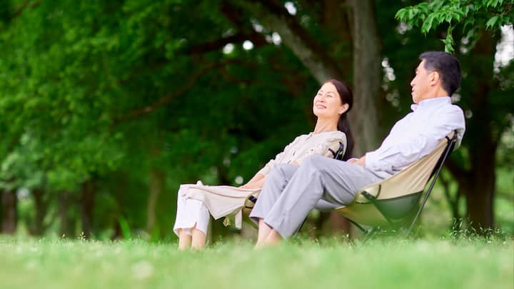 8. Spend Time In Nature: Nature provides you a peaceful break from the noise and mental stress. Natural surroundings boosts mental clarity and improves your mood. It helps in generating fresh ideas and creative insights. (Image Source: Canva)