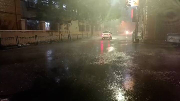 সপ্তাহশেষে পশলা পশলা বৃষ্টিতে ভিজেছে পশ্চিমবঙ্গের বিভিন্ন জেলা। তবে আবহাওয়া দফতরের পূর্বাভাস, সপ্তাহের শেষ পশ্চিমাঞ্চলের জেলাগুলিতে তাপপ্রবাহের পরিস্থিতি তৈরি হবে।