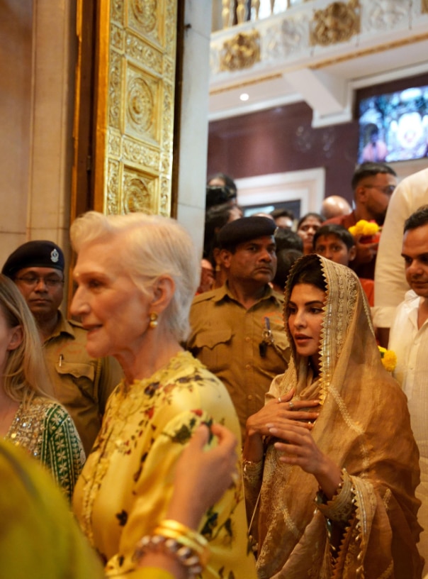 Jacqueline Fernandez with Alan Musk's mother May Musk with his forehead in Siddhivinayak temple, pictures came out