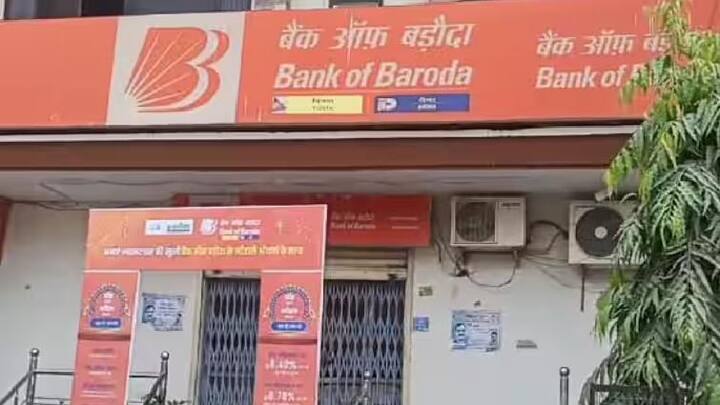 बँक ऑफ बडोदाच्या शेअरमध्ये सोमवारी (21 एप्रिल) रोजी शेअरमध्ये 3 टक्के तेजी दिसून आली. बीएसईवर शेअर 249.65 रुपयांवर आहे. बँकेचं बाजारमूल्य 1.29 लाख कोटी रुपये आहे. बँकेचा शेअर गेल्या एका महिन्यात 15 टक्क्यांनी तर एका आठवड्यात 7 टक्क्यांनी वाढला आहे.