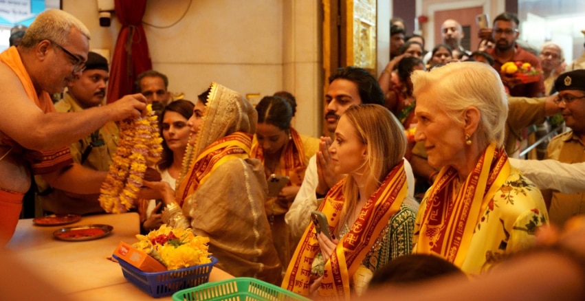 Jacqueline Fernandez with Alan Musk's mother May Musk with his forehead in Siddhivinayak temple, pictures came out