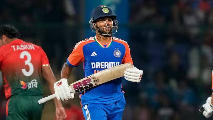 नितीश कुमार रेड्डीचा देखील पहिल्यांदाच बीसीसीआयचा केंद्रीय करारात समावेश करण्यात आला आहे. सी ग्रेडमध्ये नितीश रेड्डीला स्थान मिळालं आहे. नितीशने भारतासाठी 5 कसोटी आणि 4 टी-20 सामने खेळले आहेत, ज्यामध्ये त्याने अनुक्रमे 298 आणि 98 धावा केल्या आहेत. या करारातून नितीश रेड्डीला 1 कोटी रुपये मिळतील.