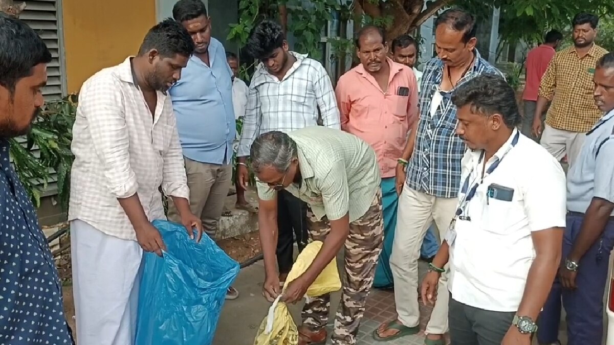 பாம்புடன் ஆம்புலன்ஸில் அரசு மருத்துவமனைக்கு வந்த நபர்... சேலத்தில் பரபரப்பு