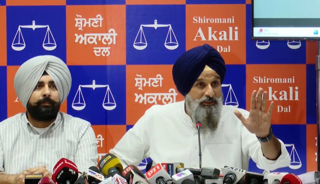 bikramjit singh majithia press confrence ਅੰਮ੍ਰਿਤਪਾਲ ਸਿੰਘ ਦੇ ਵਿਦੇਸ਼ ’ਚ ਬੈਠੇ ਗੈਂਗਸਟਰ ’ਤੇ ISI ਨਾਲ ਲਿੰਕ ਹਨ, ਮਜੀਠੀਆ ਨੇ ਕੀਤੇ ਕਈ ਅਹਿਮ ਖੁਲਾਸੇ