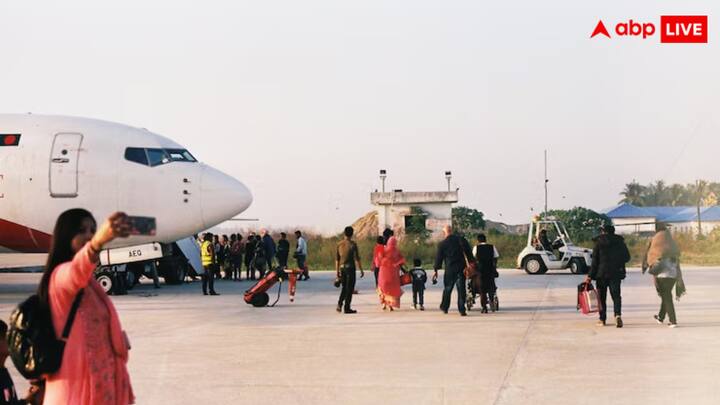 हथियार और गोला-बारूद- पिस्तौल, कट्टा, रिवॉल्वर, चाकू, कारतूस वगैरह अगर बैग में मिले तो सीधा केस बनता है. IPC और Arms Act के तहत गंभीर धाराएं लगती हैं.