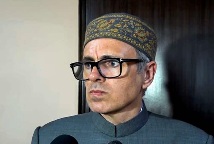 सीएम ने कहा कि हर किसी का अपना रोल होता है. सुप्रीम कोर्ट को ये अधिकार दिए गए हैं कि वो सरकार के कुछ किए हुए को रिव्यू करे. क्या 370 के मामले में हम सुप्रीम कोर्ट नहीं गए? पार्लियामेंट के काम को वहां रिव्यू किया गया.