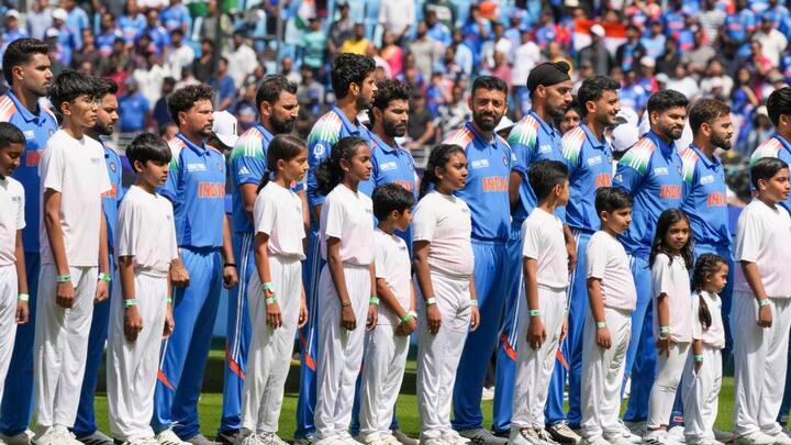 बीसीसीआई ने 2024-25 सत्र (1 अक्टूबर, 2024 से 30 सितंबर, 2025) के लिए वार्षिक अनुबंध का एलान कर दिया है. विराट कोहली, रोहित शर्मा, रवींद्र जडेजा और जसप्रीत बुमराह ग्रेड A में शामिल किए गए हैं. बोर्ड ने कुल 4 केटेगरी में 34 प्लेयर्स को शामिल किया है.