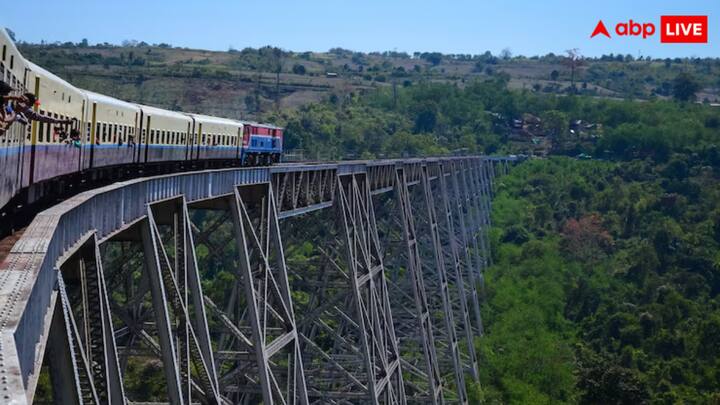 रेलवे ने ट्रेन में सफर के दौरान मिडिल बर्थ पर बैठने और सोने को लेकर नियम तय कर दिए हैं. रेलवे के नियम के अनुसार अब मिडिल बर्थ वाले यात्री अपनी बर्थ पर रात 10 बजे से सुबह 6 बजे तक ही सो सकते हैं.