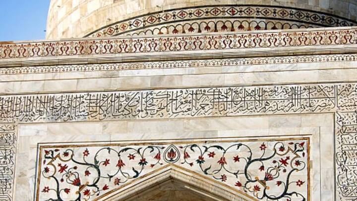 ताजमहल में इस्तेमाल किए गए कुछ पत्थर के टुकड़े इतने बड़े थे कि उनको बैलों और लंबी सींगों वाले भैंसों ने अपना पसीना बहाकर वहां तक पहुंचाया था. उस खास बैलगाड़ी को 25-30 मवेशी एकसाथ खींचते थे.