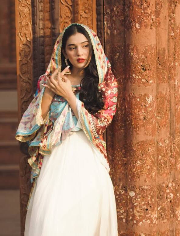 भारतीय क्रिकेटर युजवेंद्र चहल और उनकी रूमर्ड गर्लफ्रेंड आरजे महविश इस समय चर्चा में हैं. दोनों के डेटिंग की अफवाह लंबे समय से उड़ रही है. लेकिन इन दोनों के बीच बातचीत की शुरुआत कैसे हुई थी. इस बात का खुलासा महविश ने अब किया है.