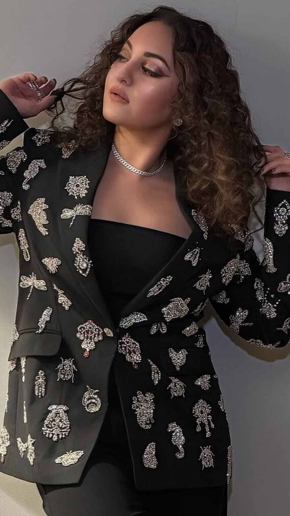 समर में ट्रेंडी दिखना है तो सोनाक्षी जैसी कर्ली हेयरस्टाइल बनाएं