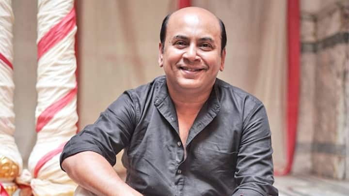 ছবির মুখ্যভূমিকায় রয়েছেন অনির্বাণ চক্রবর্তী (Anirban Chakraborty)। তবে এই ছবিতে অন্যতম আকর্ষণ শাশ্বত চট্টোপাধ্যায়। অভিনেতাকে এই ছবিতে দেখা যাবে বিভিন্ন লুকে।