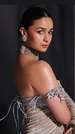 ఆలియా భట్ ఇయర్ ​రింగ్ కలెక్షన్.. ట్రెడీషనల్ డ్రెస్​లకు సూపర్ ఉంటాయి