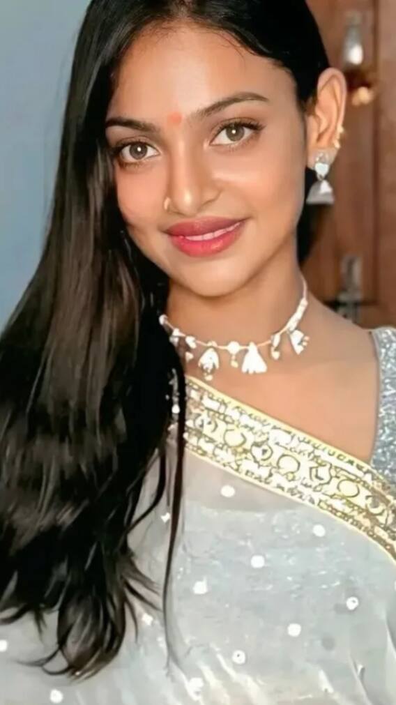 वायरल गर्ल मोनालिसा का बदला लुक, फैंस हुए हैरान